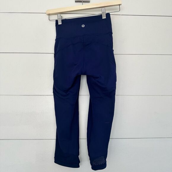 Lululemon Women’s 2 Blue Mesh Cropped Pants See Measurements - Picture 2 of 4